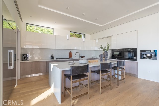 1947 Glencoe Way, Los Angeles CA: https://media.crmls.org/medias/3b24cc71-a936-455c-ac87-86bcac2f5c61.jpg