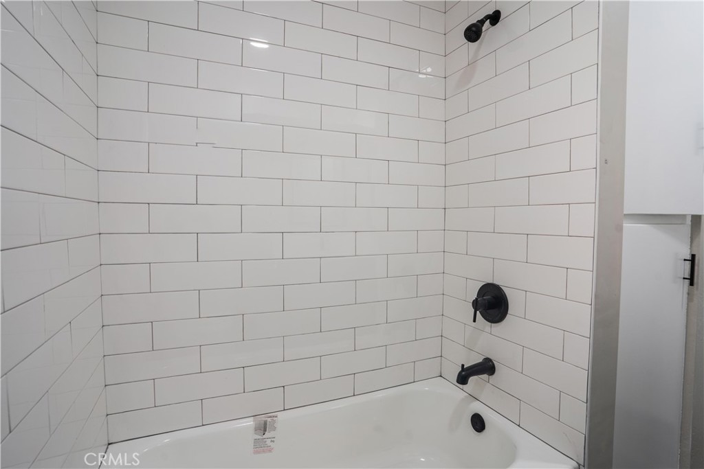 https://media.crmls.org/medias/3b253381-5243-4feb-8c78-f3ad07592ecd.jpg?preset=X-Large