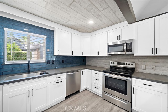 Detail Gallery Image 20 of 43 For 22400 Canyon Club, Canyon Lake,  CA 92587 - 3 Beds | 2 Baths