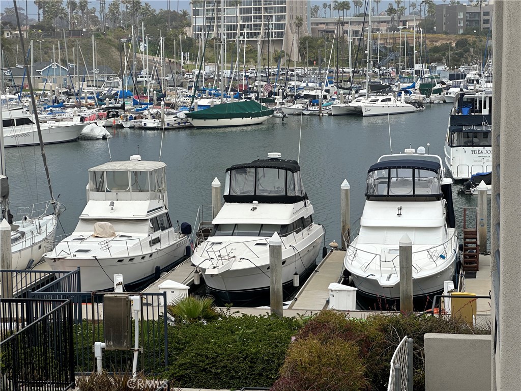https://media.crmls.org/medias/3b25b639-527a-4e5c-b75b-8a09616a67d6.jpg?preset=X-Large