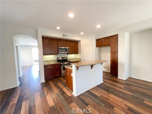 Detail Gallery Image 2 of 22 For 28745 Edenton, Temecula,  CA 92591 - 4 Beds | 2/1 Baths