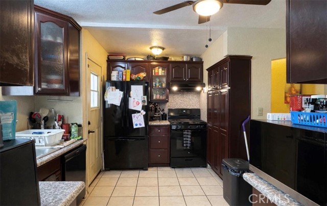 Detail Gallery Image 2 of 14 For 1428 W 91st, Los Angeles,  CA 90047 - 2 Beds | 1 Baths