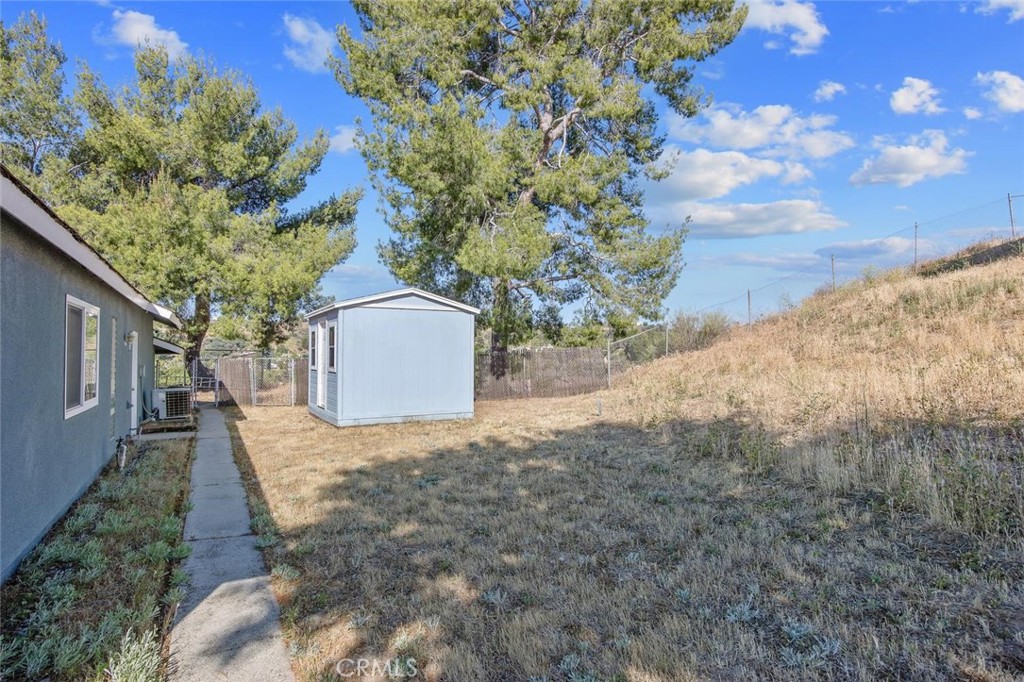 https://media.crmls.org/medias/3b275ad0-9ddf-4f52-9d6c-26e1da49b703.jpg?preset=X-Large