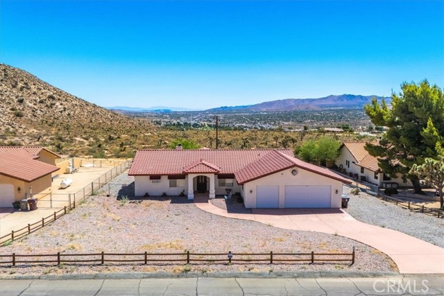 Detail Gallery Image 2 of 43 For 7495 Canyon Dr, Yucca Valley,  CA 92284 - 3 Beds | 2 Baths