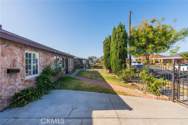 22428 Neptune Avenue, Carson CA: https://media.crmls.org/medias/3b27c1be-8285-4092-b7f9-b96dd28b601b.jpg