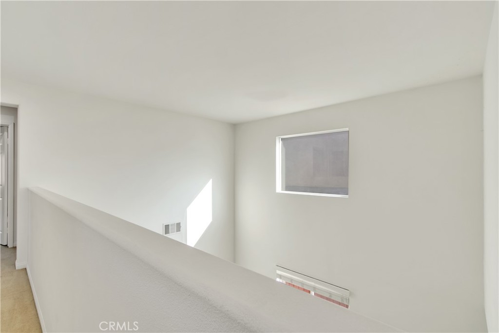 https://media.crmls.org/medias/3b284c88-882b-4467-8a54-35a67837aeb4.jpg?preset=X-Large
