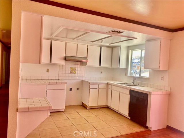 Detail Gallery Image 8 of 23 For 16840 Mackennas Gold Ave, Palmdale,  CA 93591 - 4 Beds | 2 Baths