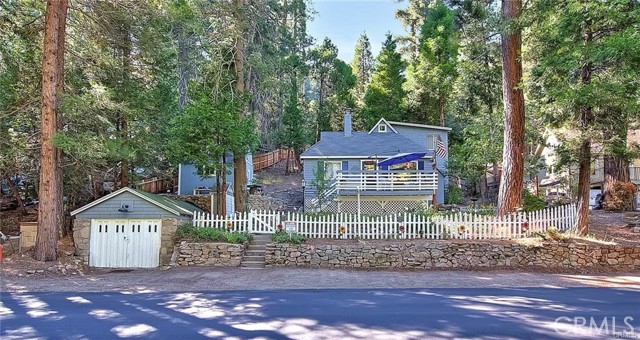 27048 State Highway 189, Blue Jay CA: https://media.crmls.org/medias/3b294c89-7941-4620-9b76-d4020751f0d2.jpg