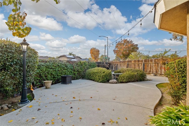 Detail Gallery Image 37 of 47 For 6001 Meadow Glen, Bakersfield,  CA 93306 - 3 Beds | 2 Baths