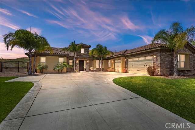 Detail Gallery Image 1 of 51 For 3090 Crystal Ridge Ln, Colton,  CA 92324 - 4 Beds | 3/1 Baths