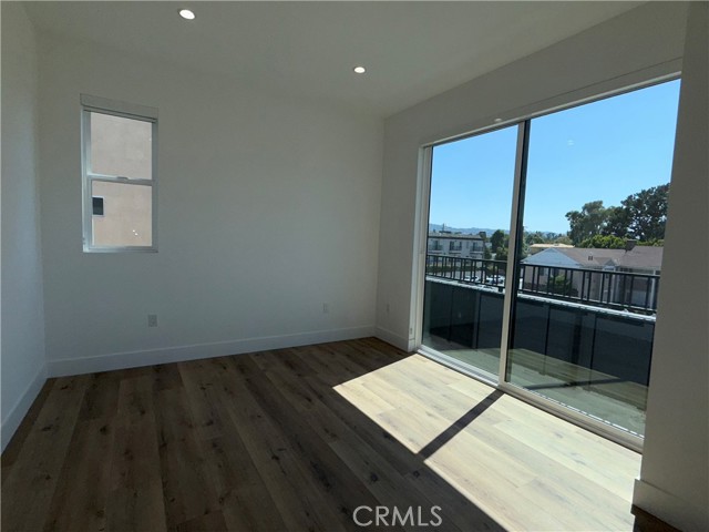 5044 Laurel Canyon Boulevard, Valley Village CA: https://media.crmls.org/medias/3b2a61fd-16af-4aaf-9aca-5f5f66653982.jpg