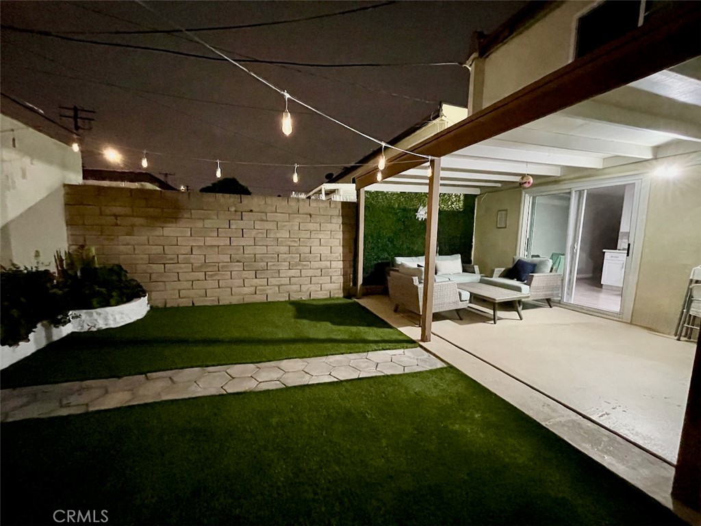 https://media.crmls.org/medias/3b2a8c2b-24ae-4942-bbff-d987bdb5a308.jpg?preset=X-Large