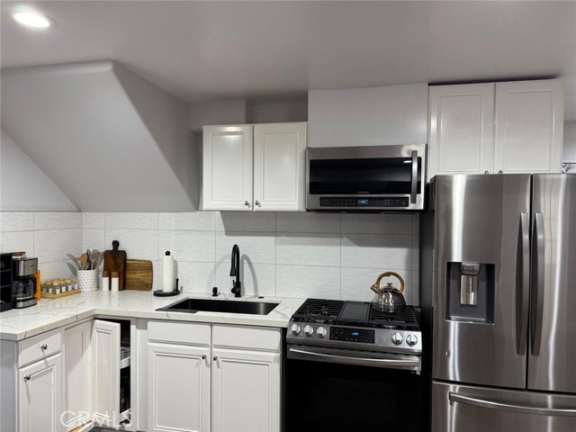 Detail Gallery Image 11 of 15 For 22237 Buena Ventura St #2,  Woodland Hills,  CA 91364 - 1 Beds | 1 Baths