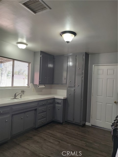 7870 Hopi Trail, Yucca Valley CA: https://media.crmls.org/medias/3b2bc393-8676-47ba-a858-b0b0f4ae8f0d.jpg