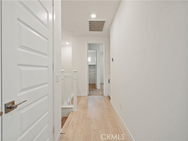 27148 Valley Oak Place, Valencia CA: https://media.crmls.org/medias/3b2c5975-db26-4a35-9035-77f298869ae1.jpg