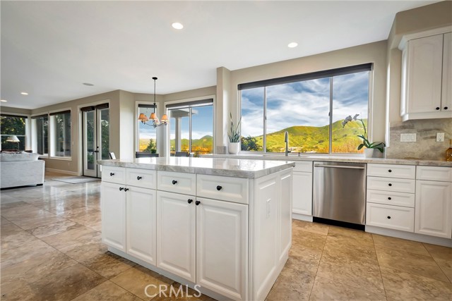 Detail Gallery Image 13 of 54 For 3980 Leighton Point Rd., Calabasas,  CA 91301 - 5 Beds | 4/1 Baths