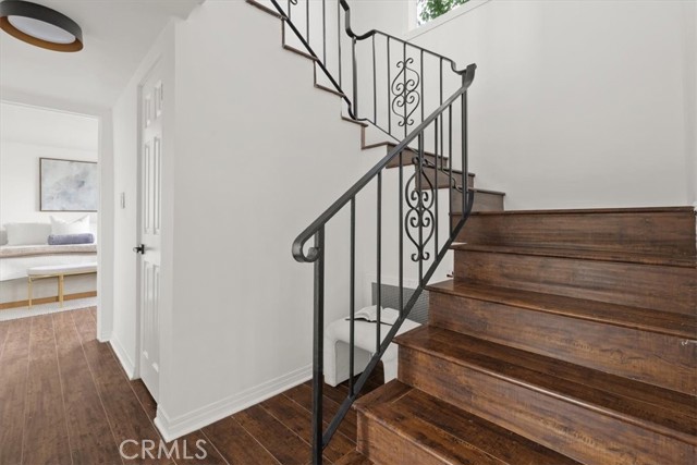 Detail Gallery Image 14 of 61 For 5160 Medina Rd, Woodland Hills,  CA 91364 - 3 Beds | 2/1 Baths