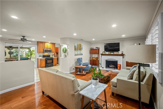 Detail Gallery Image 4 of 50 For 14942 Quill Cir, Huntington Beach,  CA 92647 - 4 Beds | 2 Baths