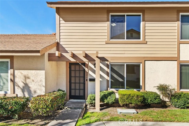Detail Gallery Image 1 of 1 For 330 Carriage Dr #D,  Santa Ana,  CA 92707 - 3 Beds | 1/1 Baths