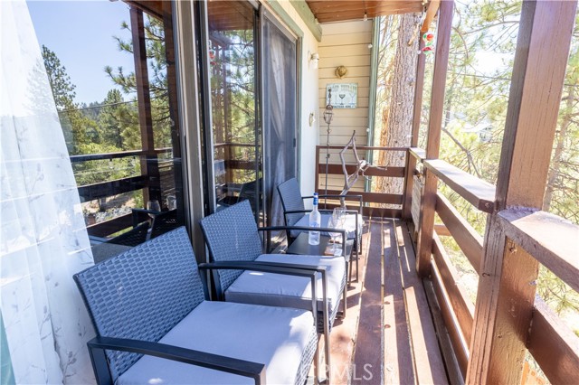 2476 Elko Drive, Running Springs CA: https://media.crmls.org/medias/3b2f43a2-89dd-4f6e-b8c0-1544117bbcf2.jpg