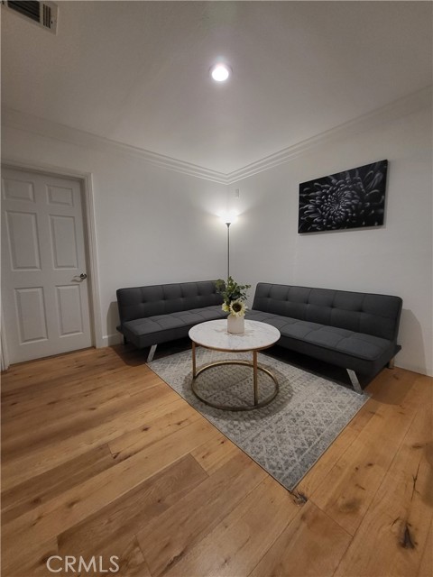 Detail Gallery Image 21 of 47 For 8450 Calvin Ave, Northridge,  CA 91324 - 6 Beds | 4 Baths