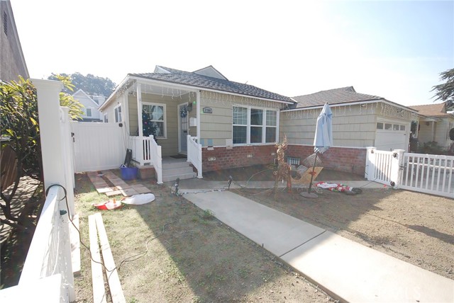 3708 Michelson Street, Lakewood CA: https://media.crmls.org/medias/3b2fc109-4d89-4696-9083-3cedb83b52d4.jpg