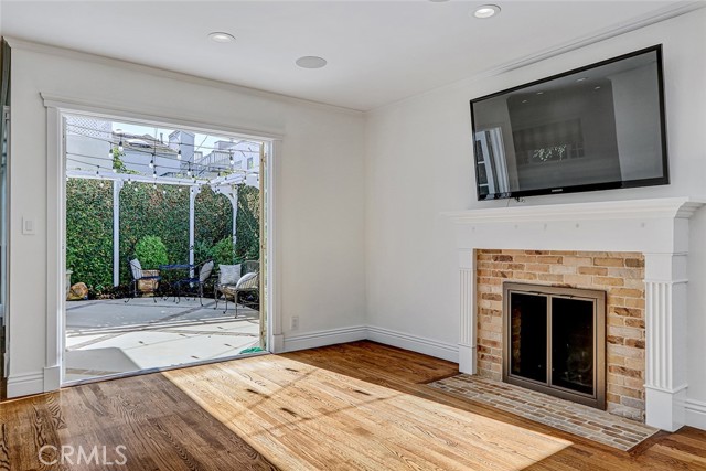Detail Gallery Image 8 of 44 For 456 30th St, Manhattan Beach,  CA 90266 - 3 Beds | 2 Baths
