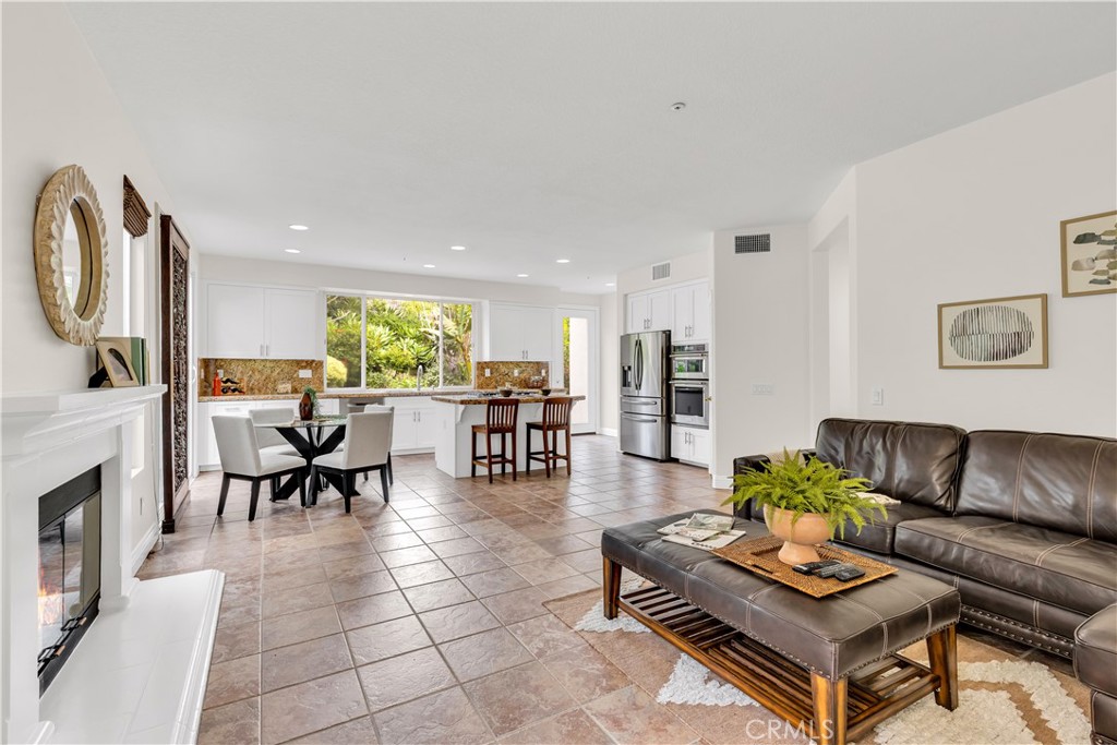 MLS #OC25095542 img 17