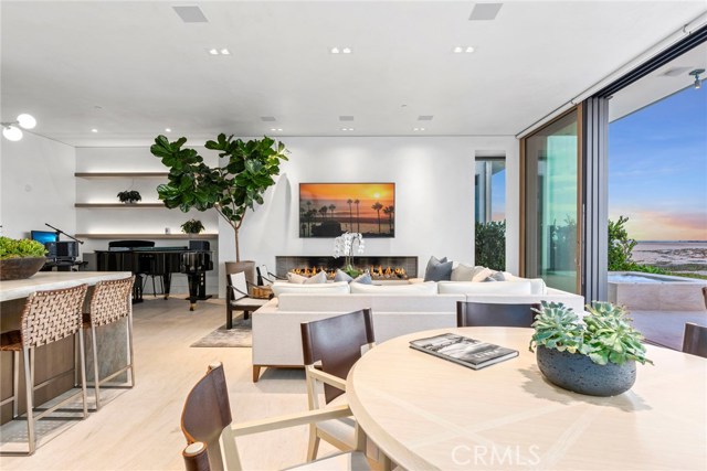 Detail Gallery Image 10 of 27 For 2108 E Oceanfront, Newport Beach,  CA 92661 - 5 Beds | 5/1 Baths