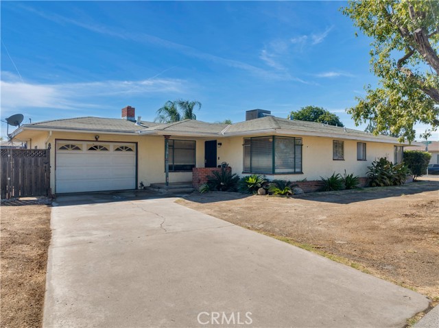 Detail Gallery Image 1 of 1 For 3756 E Weldon Ave, Fresno,  CA 93703 - 3 Beds | 1/1 Baths