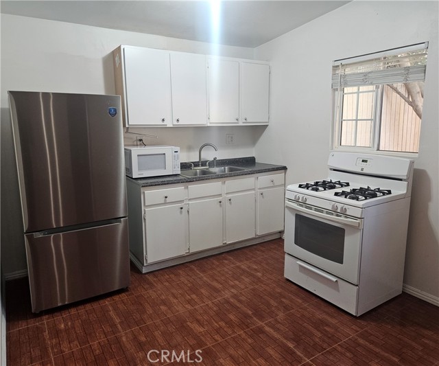 17537 Tuba, Northridge CA: https://media.crmls.org/medias/3b305d1b-a373-4240-86cb-9ccb658f7e66.jpg