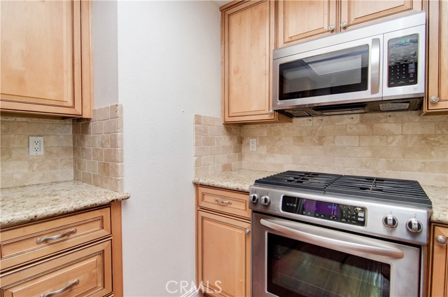 8566 Fallbrook Circle, Huntington Beach CA: https://media.crmls.org/medias/3b319df7-bf70-4b26-bdcd-3d7e0f9dc65c.jpg