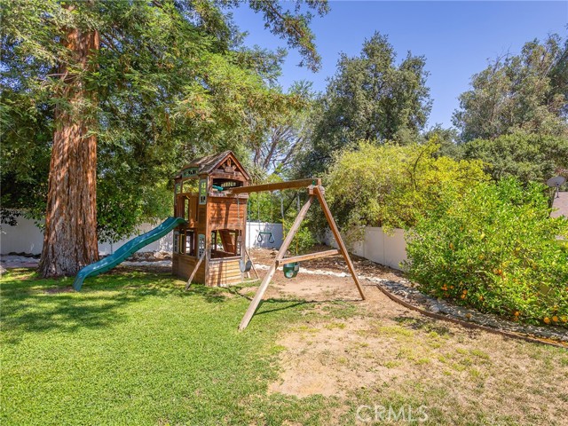 3828 2nd Avenue, La Crescenta CA: https://media.crmls.org/medias/3b31d0f5-8fec-4fe5-a785-d96008f98feb.jpg