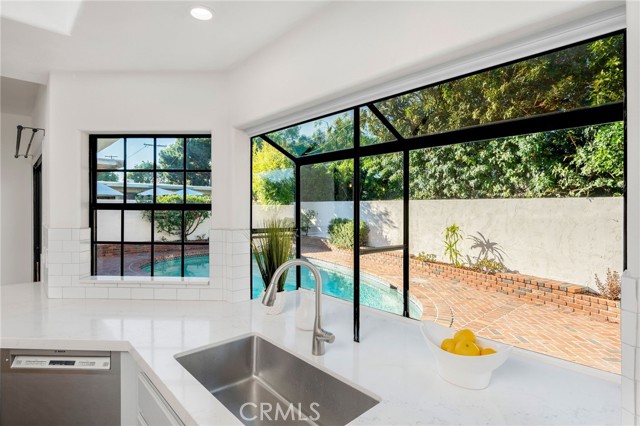 3229 Raintree Avenue, Torrance CA: https://media.crmls.org/medias/3b332601-2993-46db-a361-355b2bef3a97.jpg