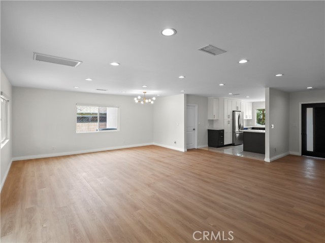 Detail Gallery Image 12 of 55 For 18724 Frankfort St, Northridge,  CA 91324 - 4 Beds | 3 Baths
