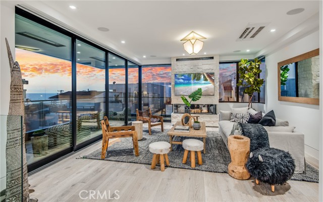 200 40th Street, Manhattan Beach, California 90266, 4 Bedrooms Bedrooms, ,4 BathroomsBathrooms,Residential,Sold,40th,SB22010624