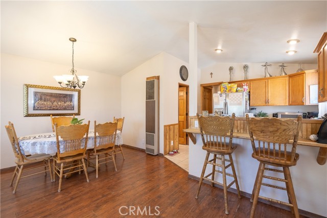 Detail Gallery Image 5 of 21 For 209 W Meadow Ln, Big Bear City,  CA 92314 - 3 Beds | 2 Baths