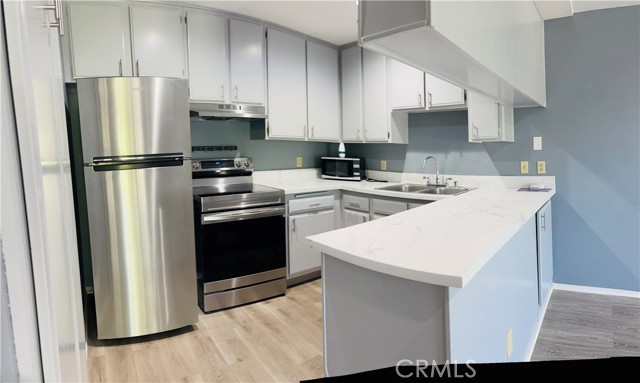 Detail Gallery Image 6 of 24 For 6815 Remmet Ave #219,  Canoga Park,  CA 91303 - 1 Beds | 1 Baths