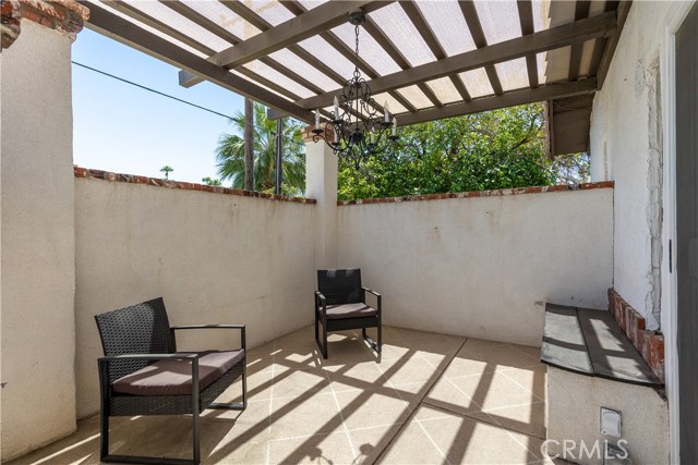 2290 N Victoria, Palm Springs CA: https://media.crmls.org/medias/3b366cba-fe1d-401d-9bc2-7101aa183a21.jpg