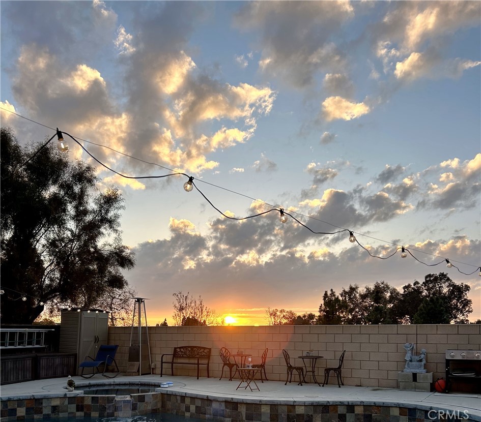 https://media.crmls.org/medias/3b36a7bb-3d2b-45c0-a0e6-5a9596727e59.jpg?preset=X-Large