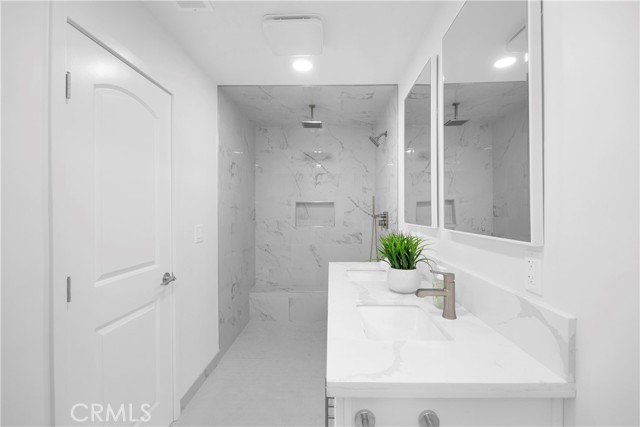 8381 E Blithedale Street, Long Beach CA: https://media.crmls.org/medias/3b36b558-155e-4bdc-83fa-51ac14c2b031.jpg