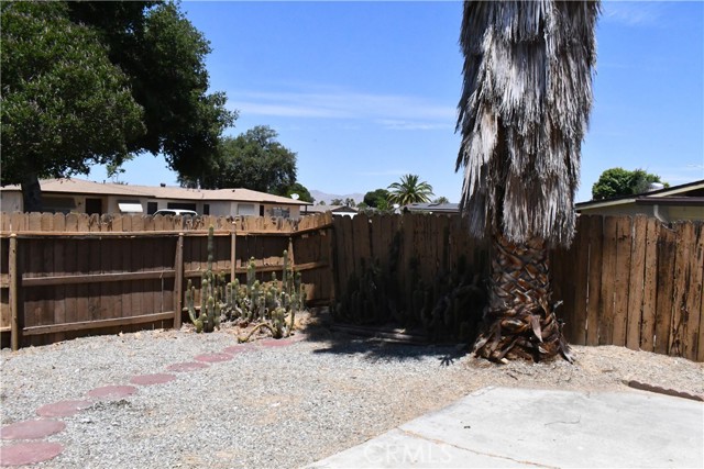 1956 Calle Arboleda, Hemet CA: https://media.crmls.org/medias/3b378c10-0d7e-4892-91ee-b0bf63b44dae.jpg