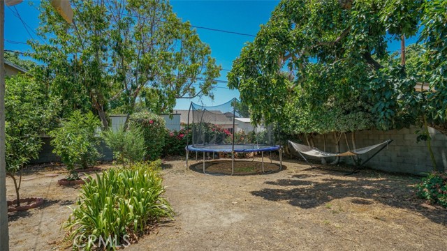 525 N Mariposa Street, Burbank CA: https://media.crmls.org/medias/3b37d810-0e15-49d4-8827-15df21ffd4fb.jpg