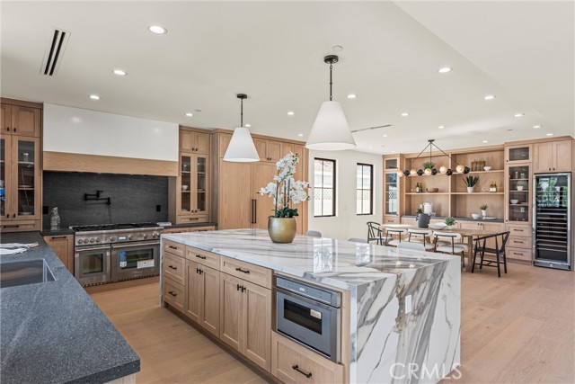 Detail Gallery Image 6 of 51 For 5258 Lemona Ave, Sherman Oaks,  CA 91411 - 4 Beds | 5 Baths