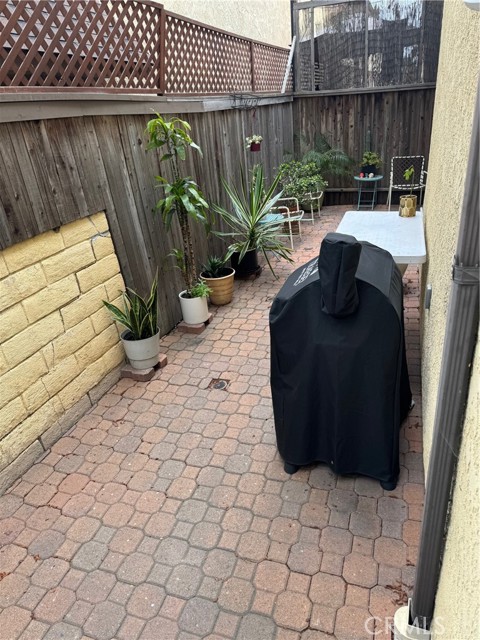 Detail Gallery Image 11 of 15 For 1925 B1 Anaheim Ave #1,  Costa Mesa,  CA 92627 - 3 Beds | 2/1 Baths