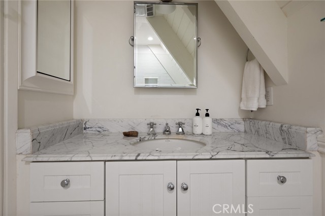 Detail Gallery Image 30 of 51 For 987 Tirol Ln, Lake Arrowhead,  CA 92352 - 3 Beds | 2 Baths