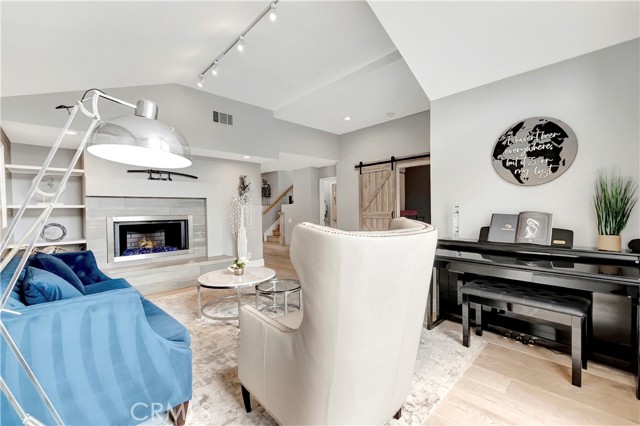 Detail Gallery Image 15 of 55 For 1916 Pine St, Huntington Beach,  CA 92648 - 4 Beds | 3 Baths