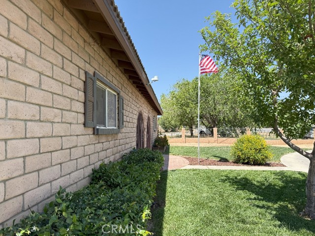 Detail Gallery Image 4 of 42 For 17857 Main St, Hesperia,  CA 92345 - 4 Beds | 3 Baths