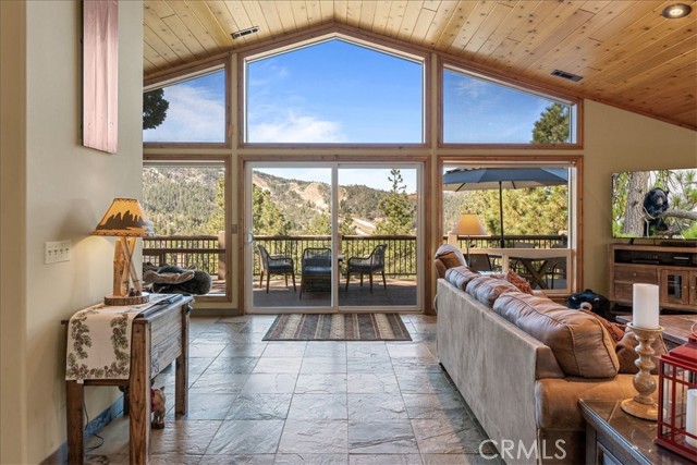 Detail Gallery Image 2 of 56 For 1536 Wolf, –,  CA 92314 - 3 Beds | 2/1 Baths