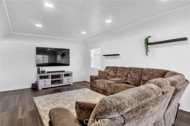 Detail Gallery Image 4 of 47 For 9511 Olive St, Bellflower,  CA 90706 - 3 Beds | 1 Baths